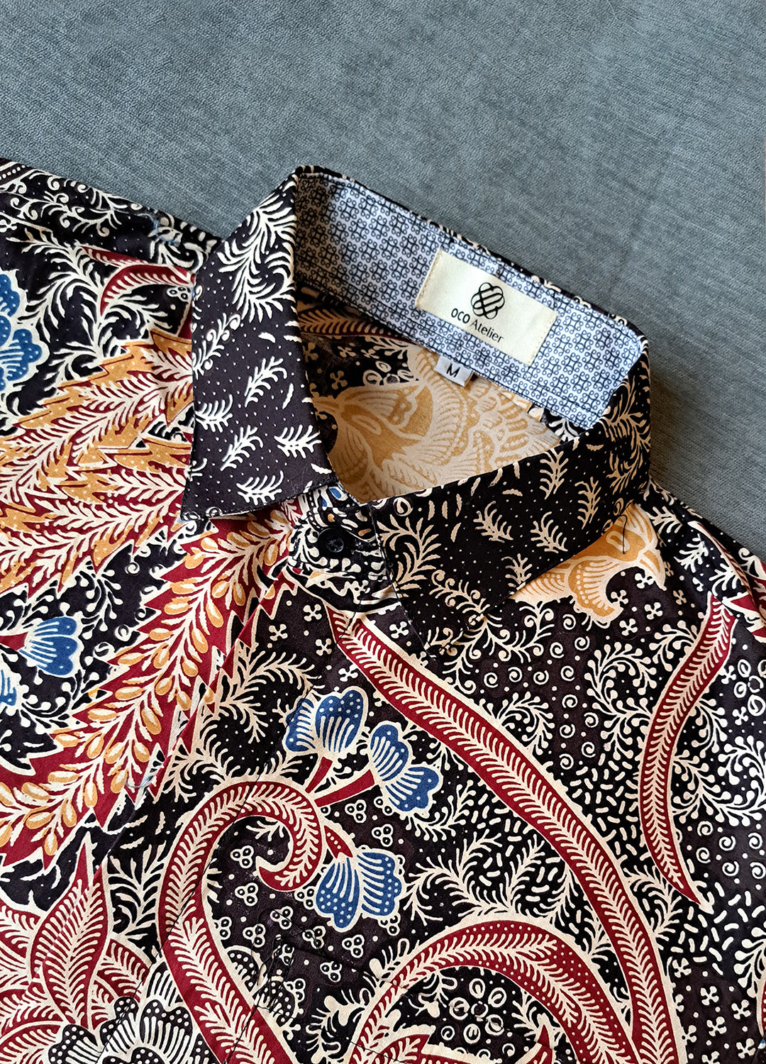 Singapore Modern batik shirts for men: Concealed pocket well tailored, unique prints. short sleeve Batik shirt. Graphical Phoenix bird.