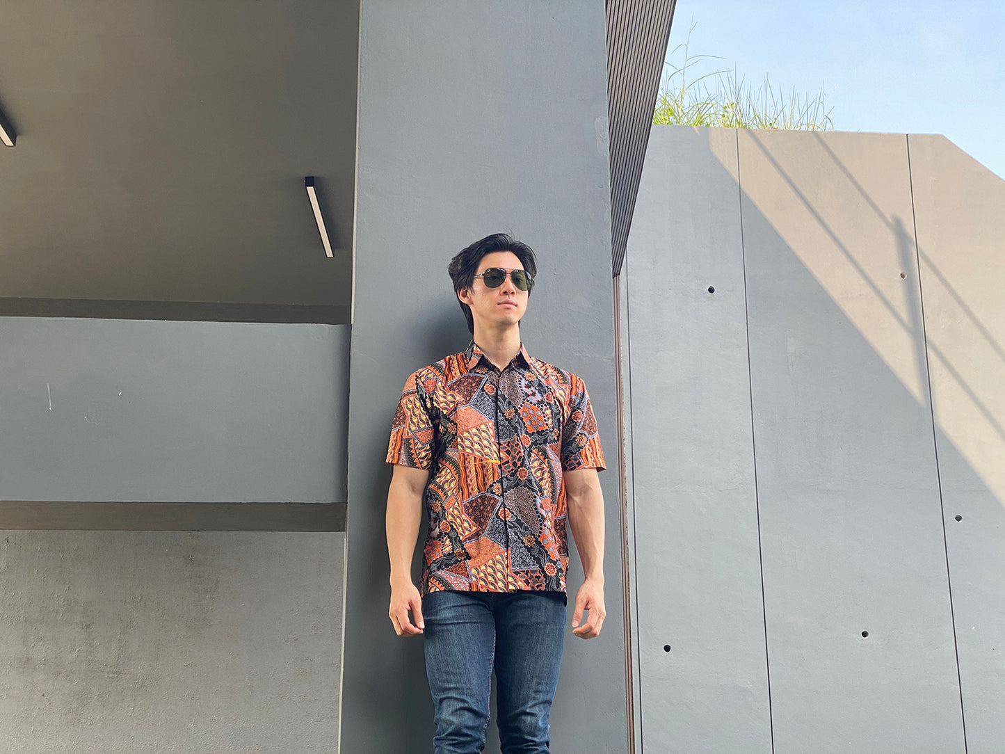 Singapore Modern batik shirts for men: Concealed pocket well tailored, unique prints. short sleeve Batik shirt. Colourful Artistic Batik Men Shirt.