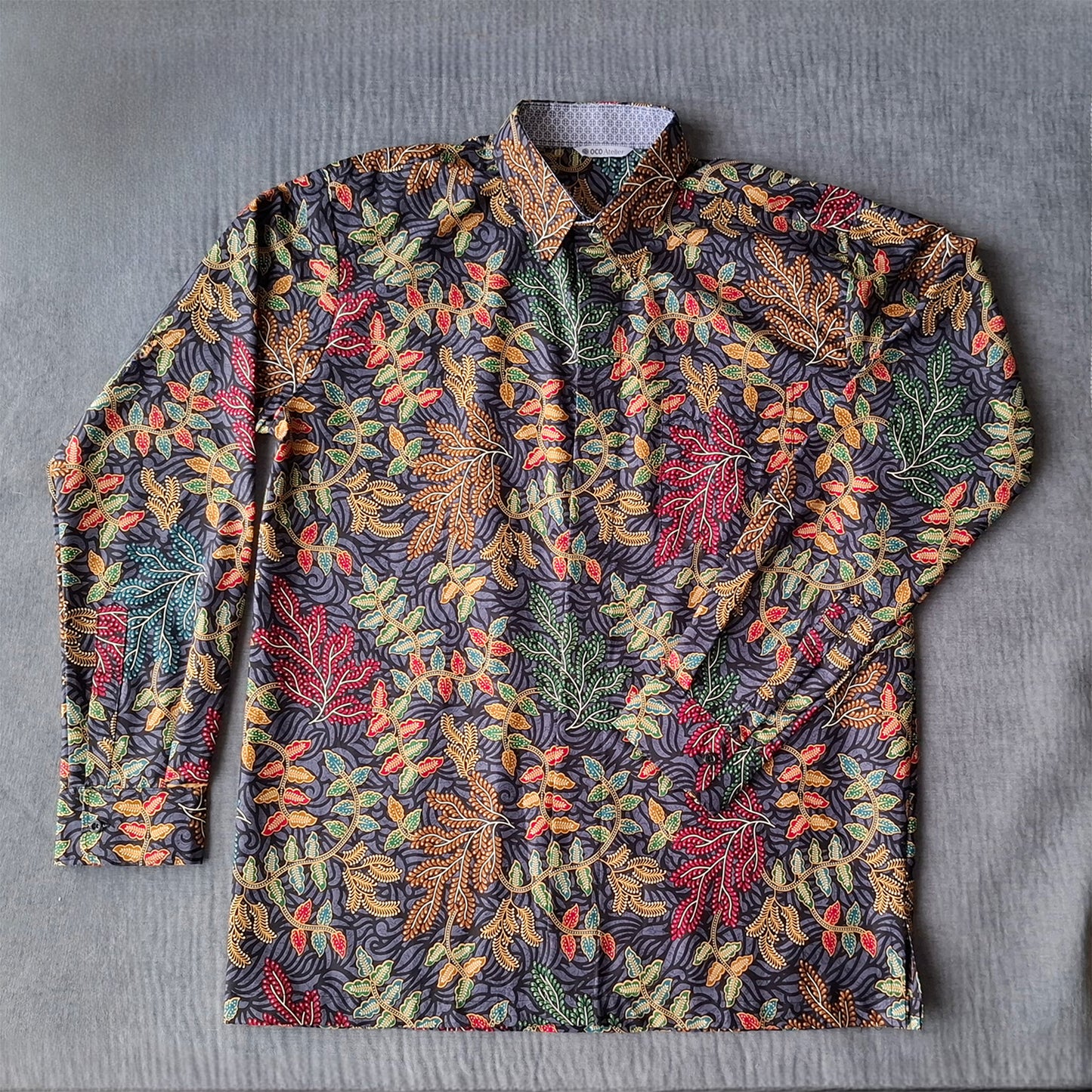 Singapore Modern batik shirts for men: Concealed pocket well tailored, unique prints. short sleeve Batik shirt. Colourful Botanical Batik.