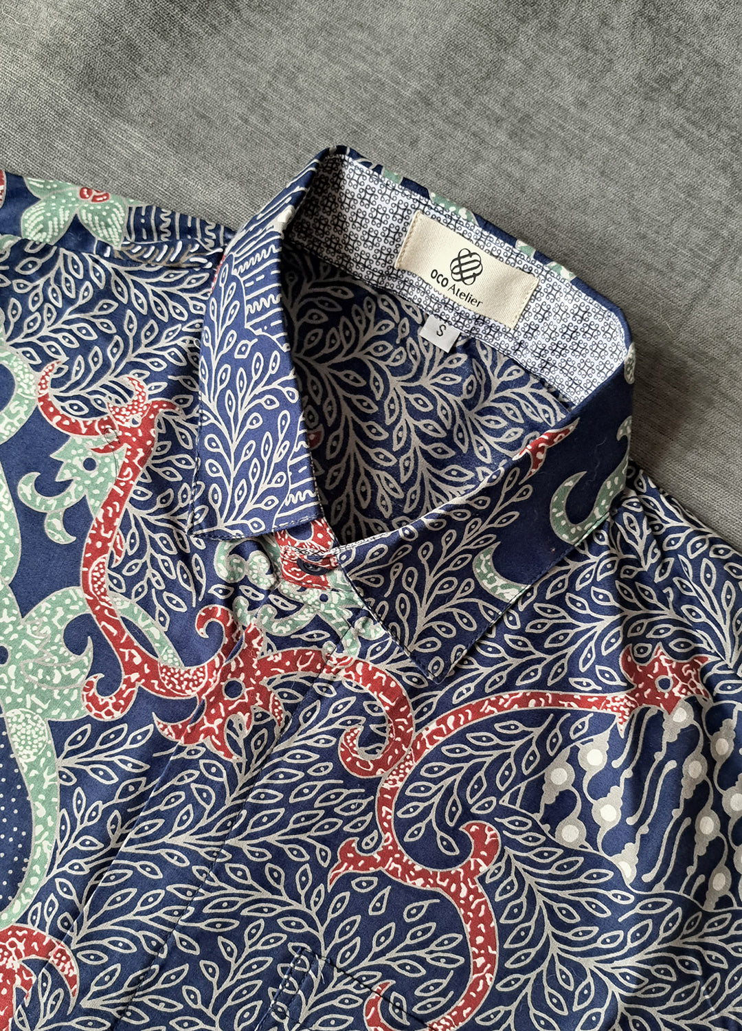 Singapore Modern batik shirts for men: Concealed pocket well tailored, unique prints. short sleeve Batik shirt.  Unique  Batik Men Shirt.