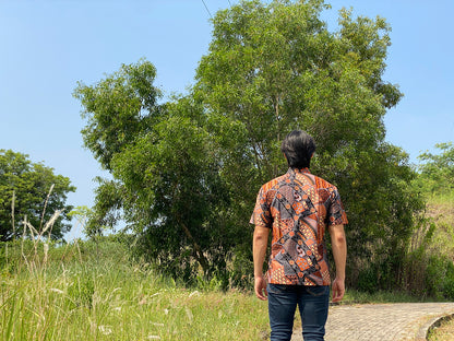 Singapore Modern batik shirts for men: Concealed pocket well tailored, unique prints. short sleeve Batik shirt.  Colourful Artistic Batik Men Shirt.