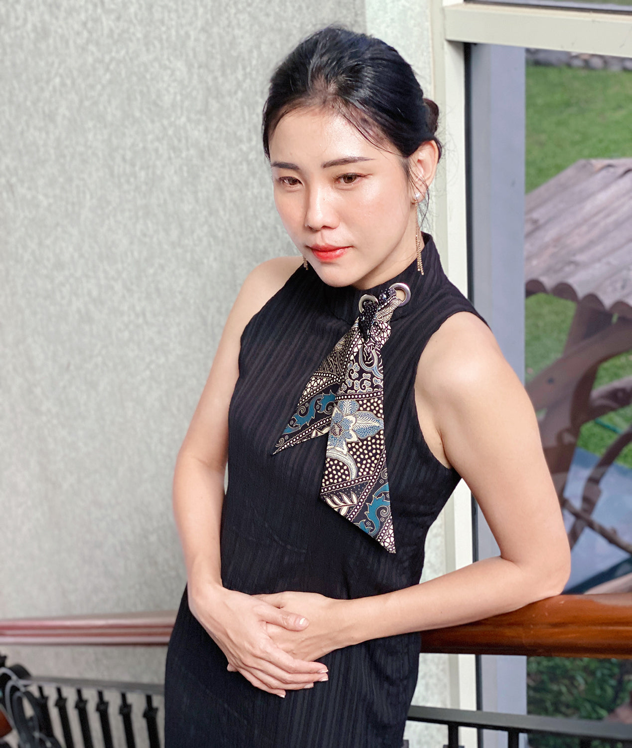 Modern Batik Dress in singapore. Elegant and classy for all occasions. Classic Black dress. Zipper with perfect fit. 